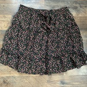 Women’s floral ruffle skirt, size large, new without tags, never worn